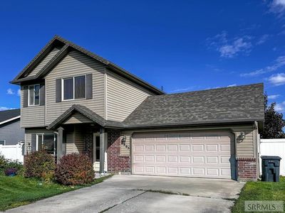 3665 E Pearce Dr