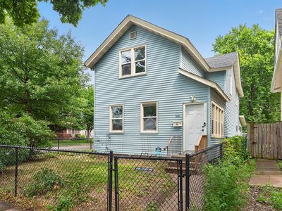 568 Western Ave N