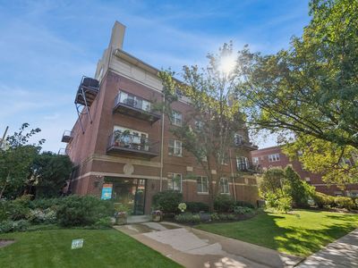 1319 Chicago Ave APT 305