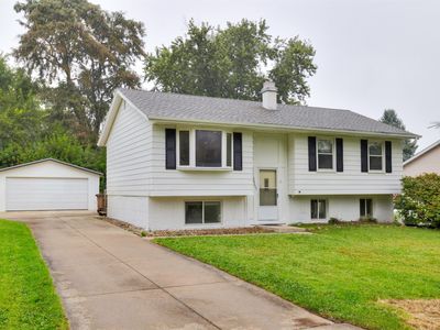 4657 Hyperion Dr