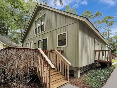 58 Pine Burr Rd W