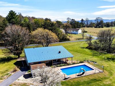 22 Oak Ridge Ln