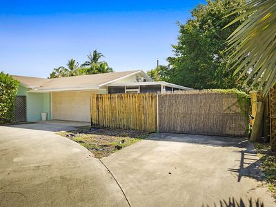 391 W Riverside Drive