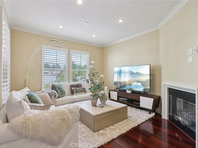 453 N Altadena Dr UNIT 5