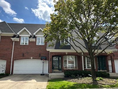 Property at 122 E Knighton Pl, Elmhurst, IL