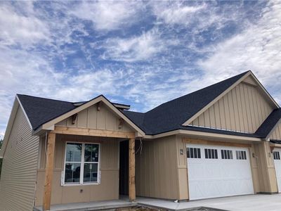 1405 Court Dr