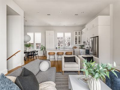 381 E Greenbriar Ln #401