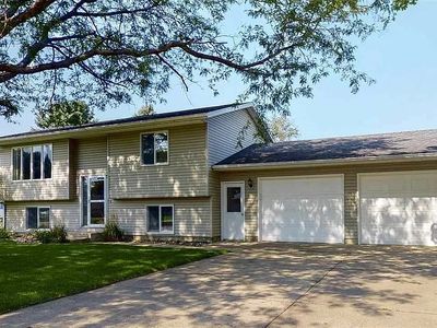 Property at 1506 15th St, Milford, IA