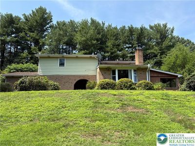 575 N Hokendauqua Dr