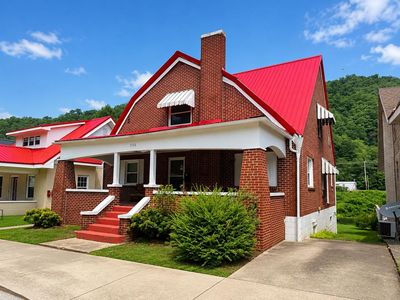 258 Scott Ave