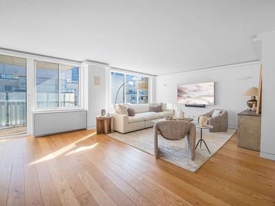 220 E 65th St APT 21M