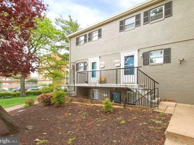 5902 Mayflower Ct