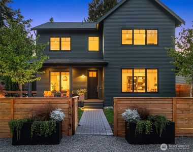 10419 A & B 41st Avenue SW