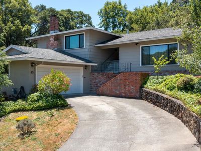 107 Rollingwood Drive