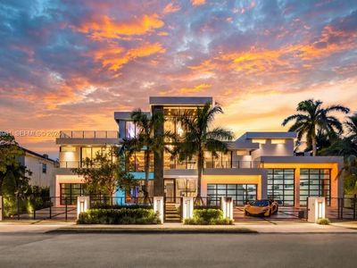 725 Poinciana Dr