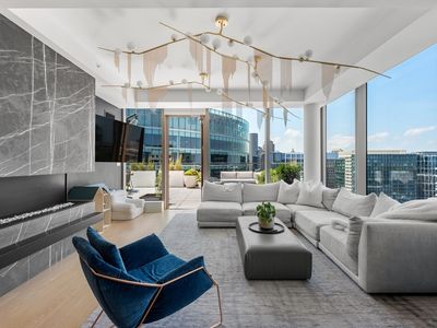 133 Seaport Blvd #2202