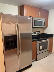 601 NE 23rd St APT 707