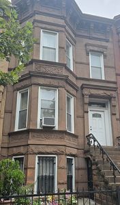 469 47th St #2FAMILY