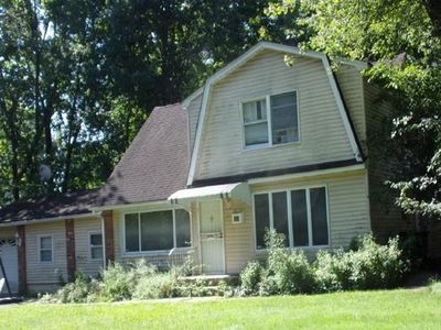 82 Knollwood Dr