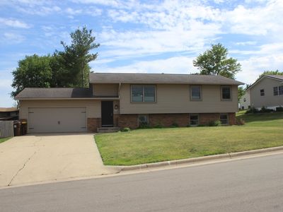 Property at 717 Country Club Dr, Maquoketa, IA