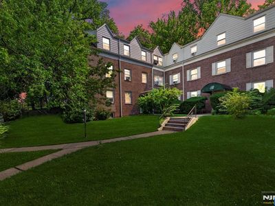 140 W Englewood Ave APT 5B