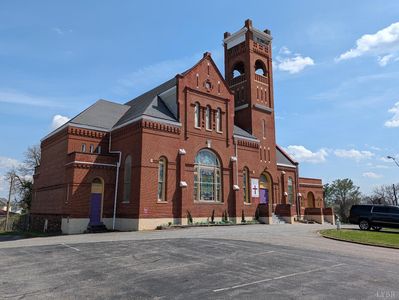 1018 Rivermont Ave