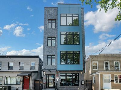 76 Corbin Ave