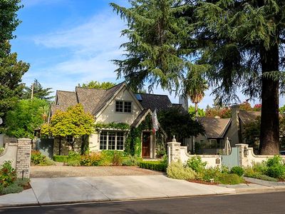 923 Magnolia Ave