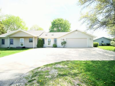 Property at 10093 Wolf Rd, Geneseo, IL