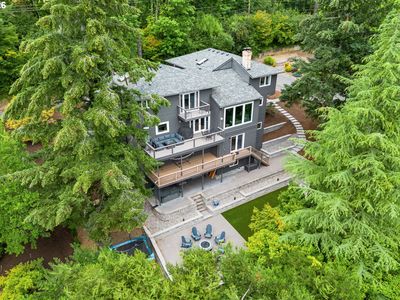 15 SW 68th Ave