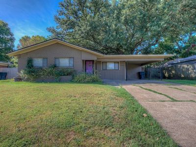 2608 Douglas Dr