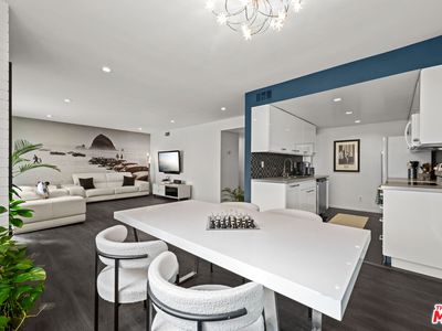 1221 N Kings Rd APT 207