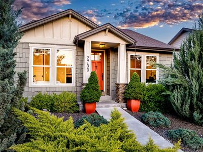 2700 S Palmatier Way