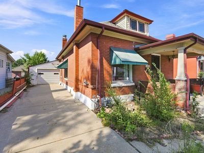 2421 W 38th Ave