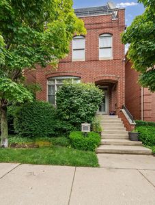 1302 W 33rd St