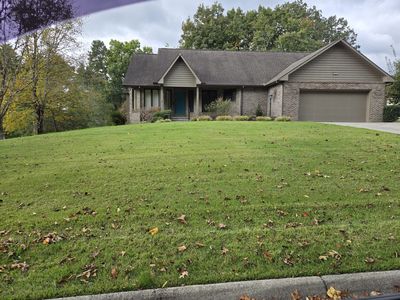 135 Lake Hills Dr