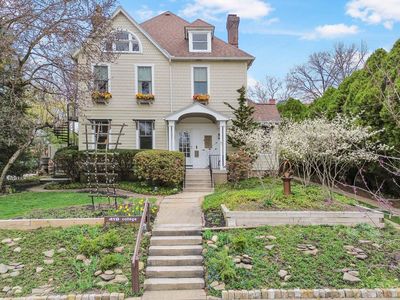 419 College Ave