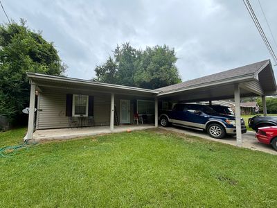 917 Lake Ct