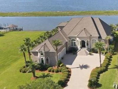 1036 Lakeshore Blvd