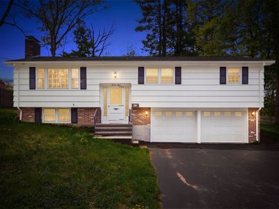 Property at 28 Mayflower Cir, Leicester, MA