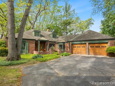 2033 Coronado Dr SE