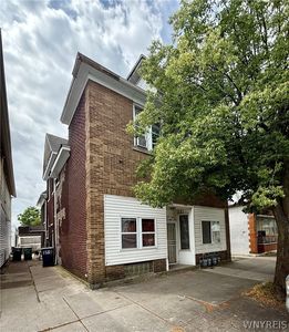 1121 E Lovejoy St