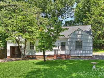 1211 Woodland Dr