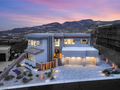 668 Dragon Peak Dr
