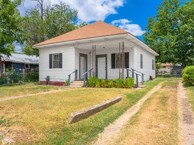 204 W Davis St