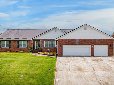 221 Country Meadows Cir