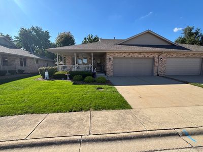 831 Deerpath Ln