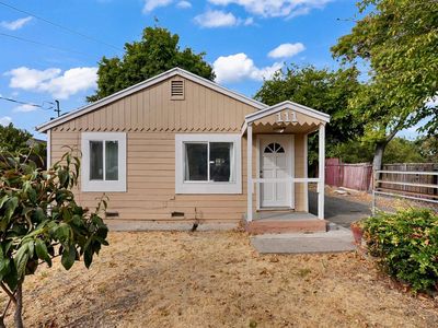 111 N Hinkley Ave