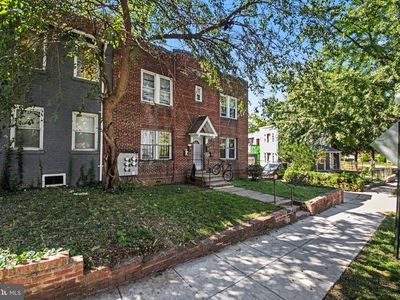 1105 Holbrook Ter NE
