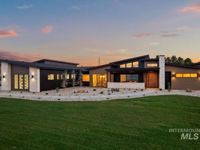 8085 Quail Hollow Dr